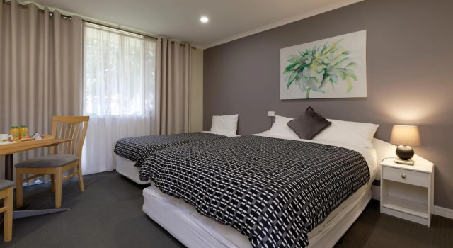 Keilor Motor Inn, Book Inn  