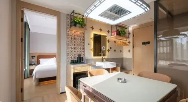 Люкс Deluxe TRUE GO Hotel (Beijing Fangshan Liangxiang Station Longhu Tianjie Branch）