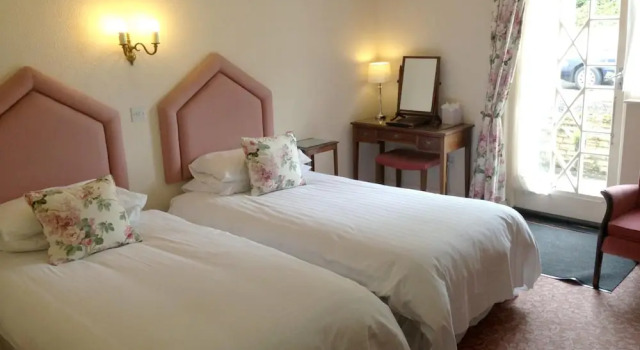 Двухместный номер Standard Royal Glen Hotel