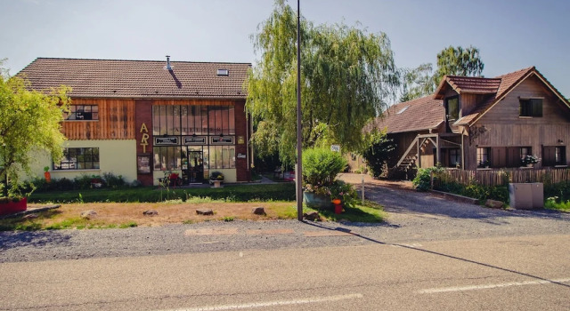 Cottage in Saint-quirin by Lake & Town, Book Feriehus Sommerhuse i Saint-Quirin, Hytte