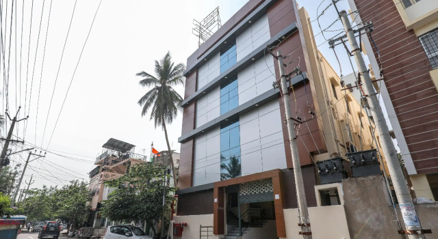 OYO 14126 Vizag Grand, Rezerwuj Hotel Hotele w Andhra Pradesh z parkingiem, Parking