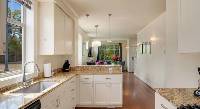 Seattle Vacation Home: The Parsonage, Забронировать Дом для отпуска Виллы Сиэтла, рядом с Баптистская церковь Горы Сион, Вилла