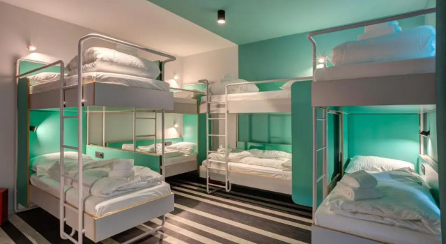 Кровать в общем номере MEININGER Hotel Bruxelles Gare du Midi