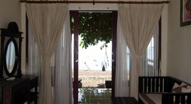 Двухместный номер Standard с балконом и с видом на море Galang Kangin Bungalows