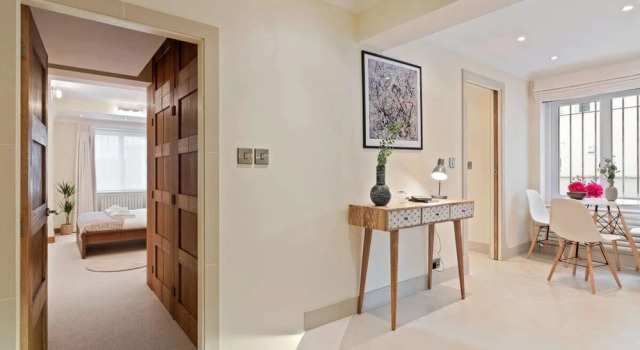 Luxury Knightsbridge 2bed nr Harrods & Hyde Park!, Забронировать Отель Кенсингтон и Челси Лондон, рядом с Здание «Мишлен Хауз»