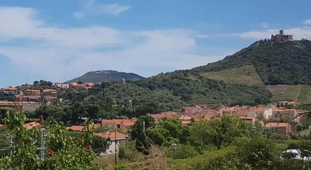 3AMB31 - Studio pour 3 personnes avec magnifique vue sur la baie, Забронировать Апартаменты/квартира Отели Коллиур с парковкой, Парковка