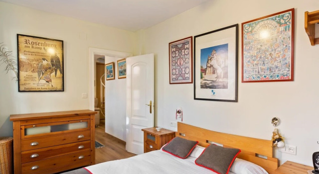 Quaint Apartment in Granda With Terrace, Забронировать Апартаменты/квартира Гранада Granada Province, рядом с Музей народных традиций и искусств Los Tiros de Granada
