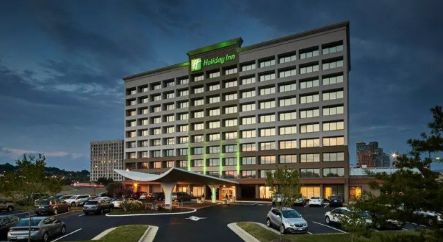 Кровать в общем номере Holiday Inn Alexandria at Carlyle by IHG