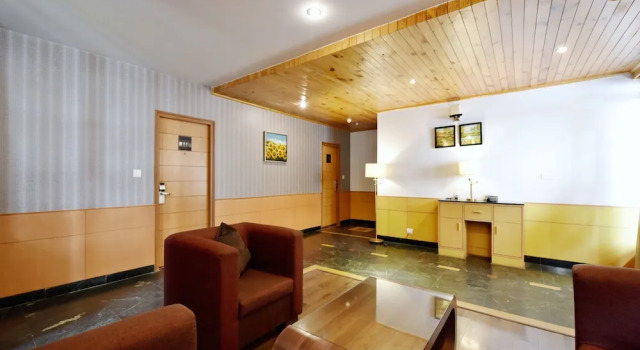 OYO 12325 River Country Cottages, Забронировать Отель Отели Манали с парковкой, Парковка