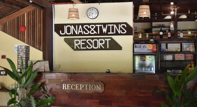 Jonas & Twins Resort