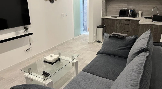 Fancy Penthousestudio Lakeview W10, Rezerwuj Hotel Hotele w Ilfov z parkingiem, Parking