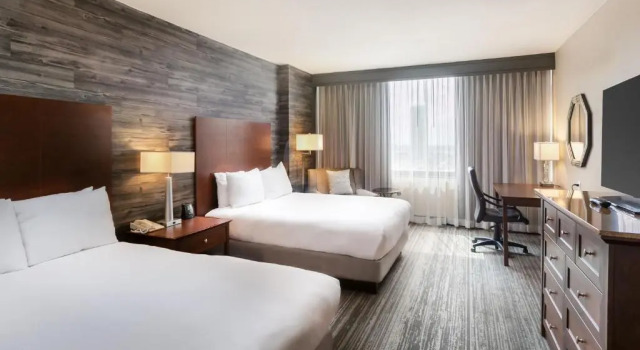 Четырёхместный люкс c 1 комнатой DoubleTree by Hilton Hotel & Suites Houston by the Galleria