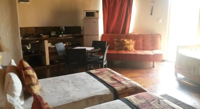 Семейное бунгало c 1 комнатой African Sun Guest House