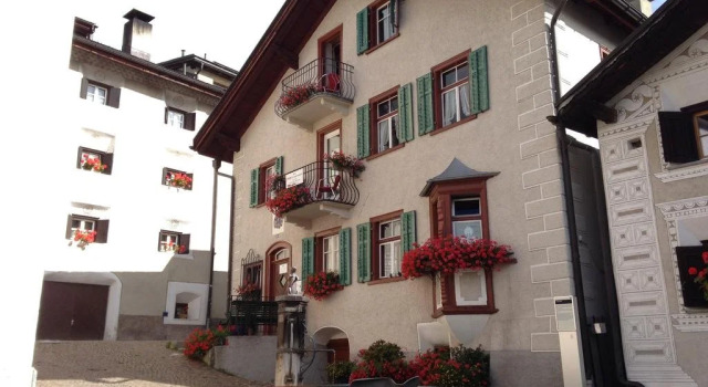 B&B Hostel & Attika Hotel & Appartements Chasa Valär, Book Bed and Breakfast Scuol Grisons