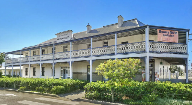 Railway Hotel, Забронировать Отель Кемпси Northern Rivers, рядом с Аборигенский культурный парк Wigay