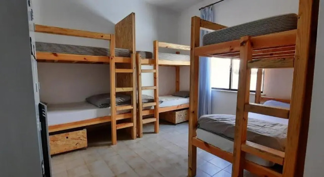 Кровать в общем номере Bura Surfhouse - Hostel