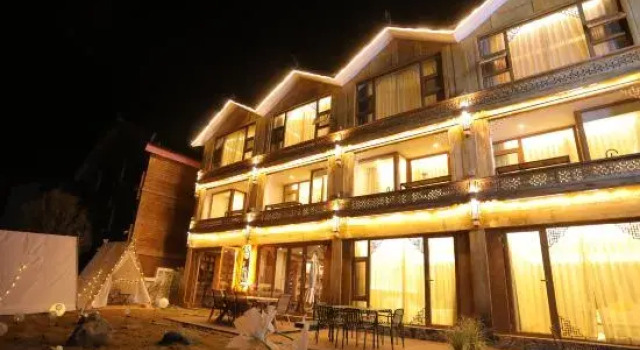 Lugu Lake HeSu Lake View Hotel, Prenota Hotel Hotel a Lijiang con piscina, Piscina