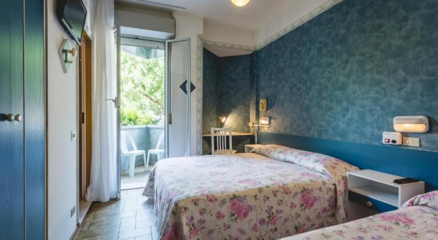 Трёхместный номер Standard с балконом Hotel Raffaello