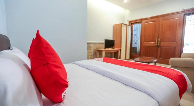 Двухместный люкс OYO 135 Menteng Guest House