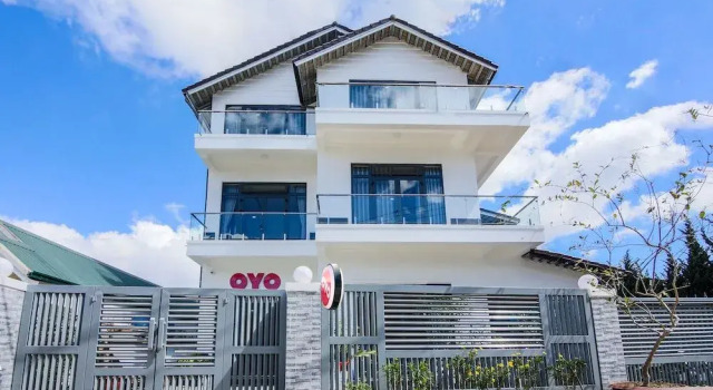 Oyo 671 Ez'S House Hotel, Забронировать Отель Далат Ламдонг, рядом с Linh Son Pagoda