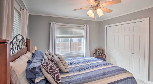 Коттедж Charming Tulsa Bungalow w/ Furnished Deck!