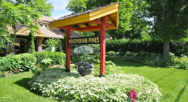 Whispering Pines B&B, Varaa Bed and Breakfast  