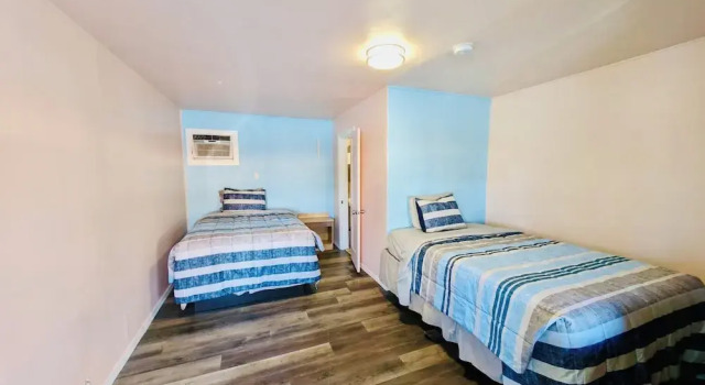 Четырёхместный номер Deluxe Цокольный этаж El Rey Motel