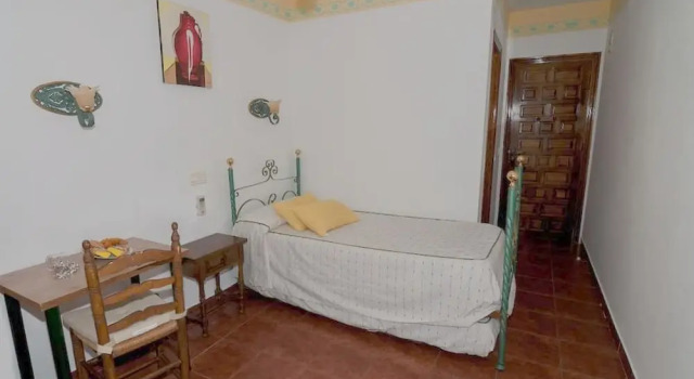 House With 4 Bedrooms in Torrejón el Rubio, With Wonderful Mountain Vi, Prenota Hotel Hotel a Estremadura con parcheggio, Parcheggio