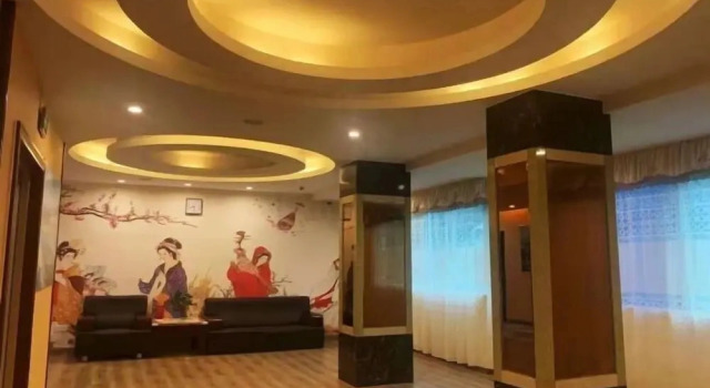 Yipin Business Hotel (Meizhou Municipal Government), Book Hotel Hoteller i Meixian med parkering, Parkering