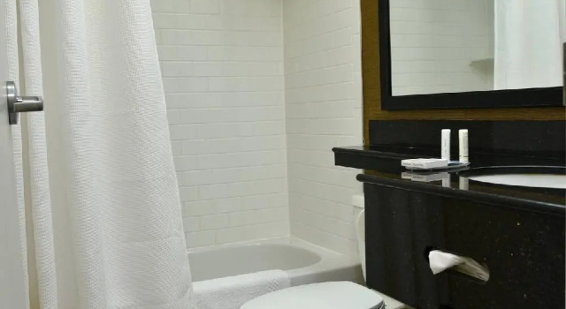 Четырёхместный номер Standard Fairfield Inn Hartford Airport