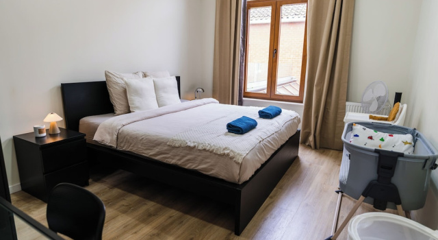 Modern 3BR Apt for 6 with Patio Ghent