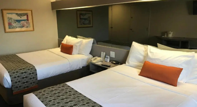 Четырёхместный номер Standard Microtel Inn By Wyndham Louisville East