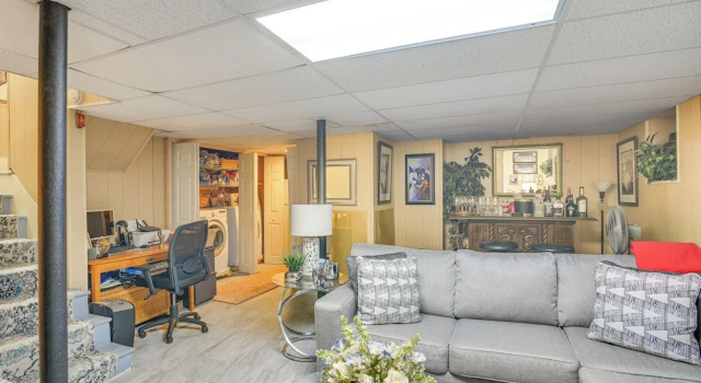 Walk to Wharf & Beaches! Newport Home w/ Patio, Забронировать Дом для отпуска Виллы Ньюпорт, рядом с Шатл в гавани Ньюпорта, Вилла