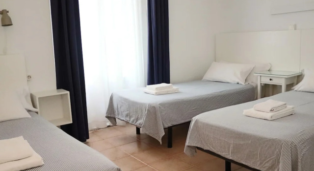 Трёхместный номер Standard с балконом Hostal La Zona