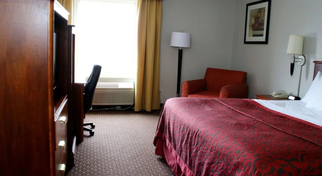 Двухместный номер Days Inn & Suites by Wyndham Bloomington/Normal IL