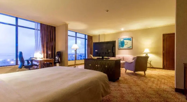 Двухместный люкс Business Hilton Colombo Hotel