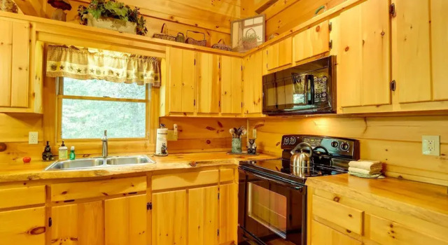 Коттедж On Fightingtown Creek: Forested Mccaysville Cabin!