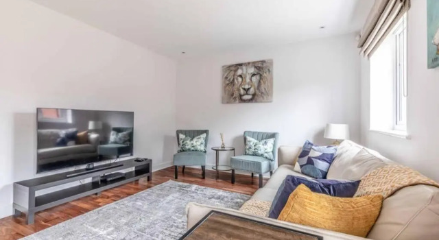 Коттедж STYLISH 4 BED 2 BATH & PARKING - PINEWOOD HEATHROW - By Tempstay