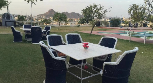 Номер Deluxe Gulaab Niwaas Palace