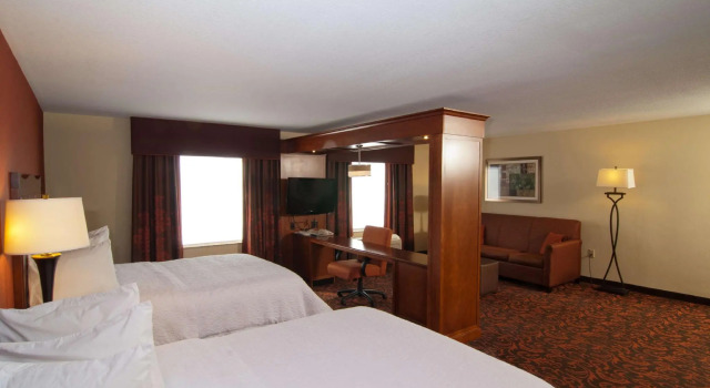 Четырёхместный люкс Hampton Inn Yorkville