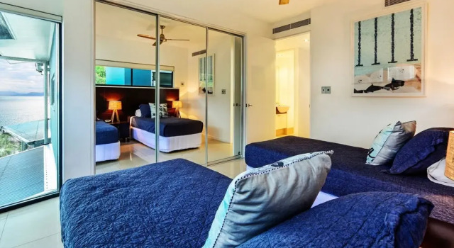 Вилла Villa 12 The Edge Oceanfront Deluxe 3 Bedroom Near Marina With Golf Buggy