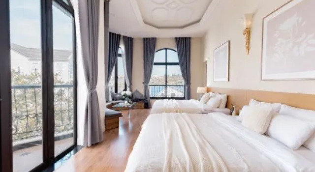 Семейный люкс с балконом Adalia Villa & Hotel Da Lat