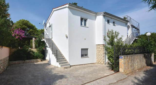 Amazing Home in Stari Grad With Wifi and 1 Bedrooms, Prenota Hotel Stari Grad 