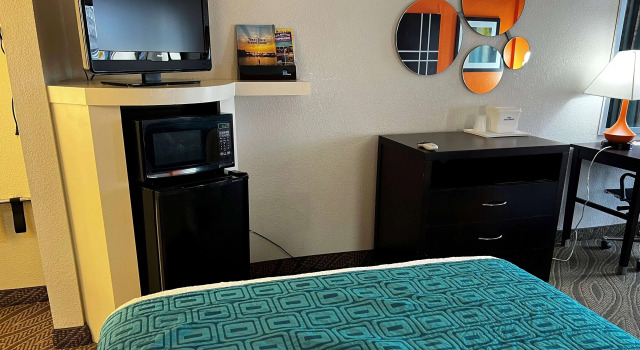 Howard Johnson by Wyndham Houston Heights Downtown, Забронировать Мини-отель Хьюстон Texas Gulf Coast, рядом с Художественный музей автотранспорта