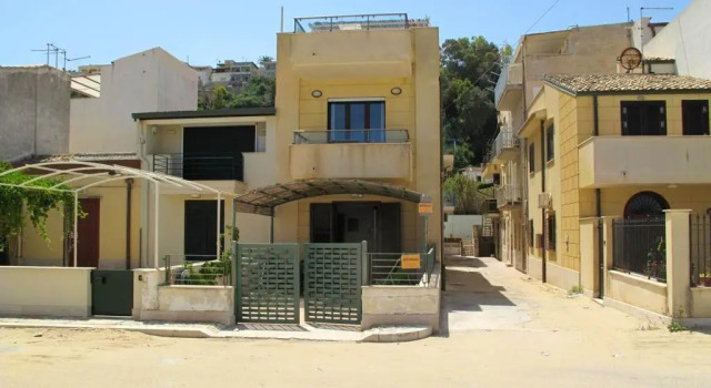2 bedrooms house with wifi at Alcamo, Book Hotel Hotels in Sicily with Parking, Parking