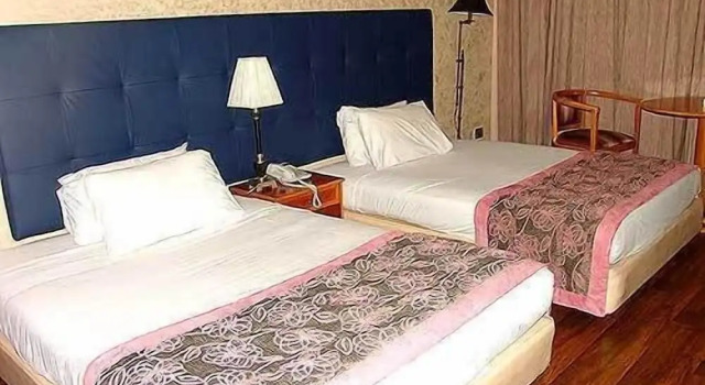 Одноместный номер Standard с балконом и с видом на город Charles Hotel