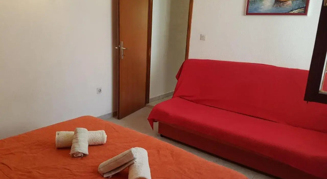 Apartments Damjanic Jerko, Забронировать Апартаменты/квартира Отели Врбоска с парковкой, рядом с Частный Пляж «Виллы Эмма», Парковка
