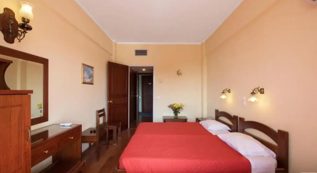 Трёхместный номер Standard Sunset Hotel