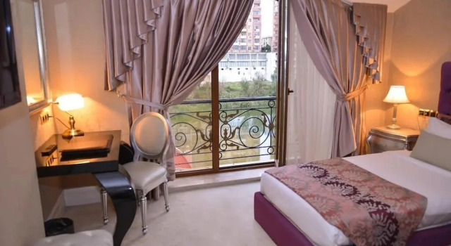 Lake Palace Hotel & Restaurant