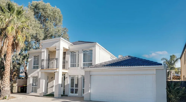 StayAU 6BRM Lakeview Villa Holiday Stay
